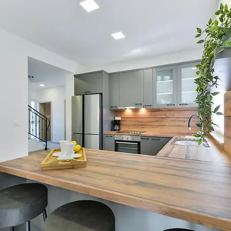 Luxury With Pool,jacuzzi And Sauna 03 - By Ta Leut Agency *