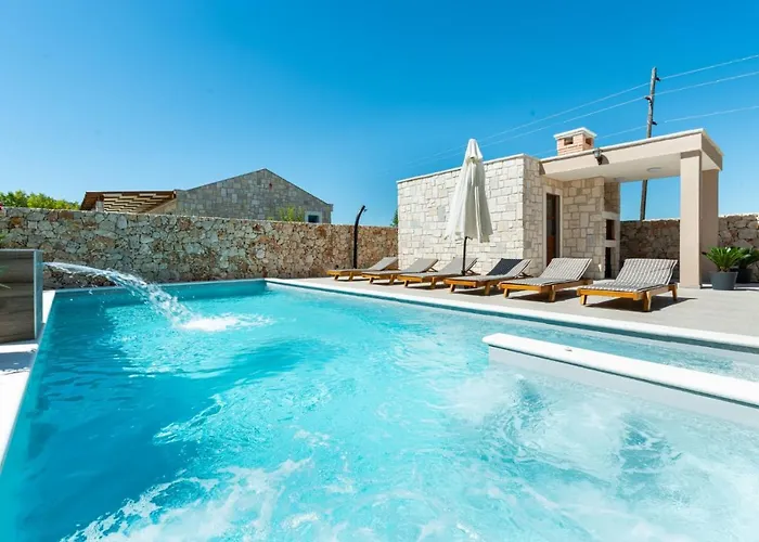 Luxury With Pool,jacuzzi And Sauna 03 - By Ta Leut Agency