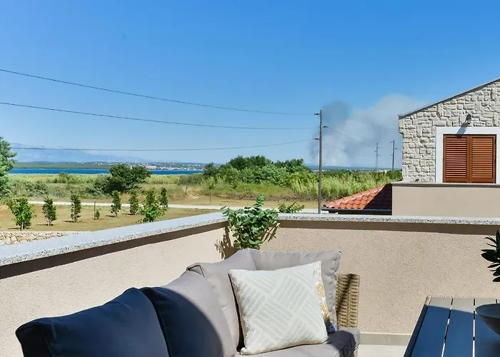 Luxury With Pool,jacuzzi And Sauna 03 - By Ta Leut Agency Villa