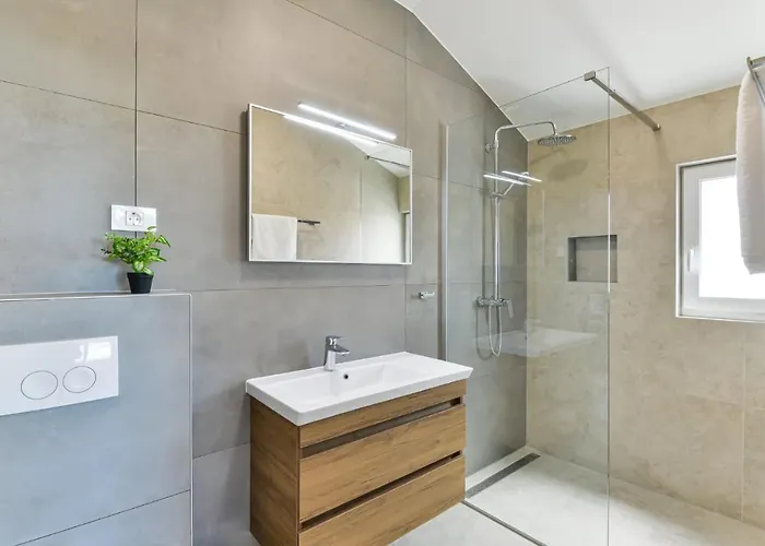 Luxury With Pool,jacuzzi And Sauna 03 - By Ta Leut Agency