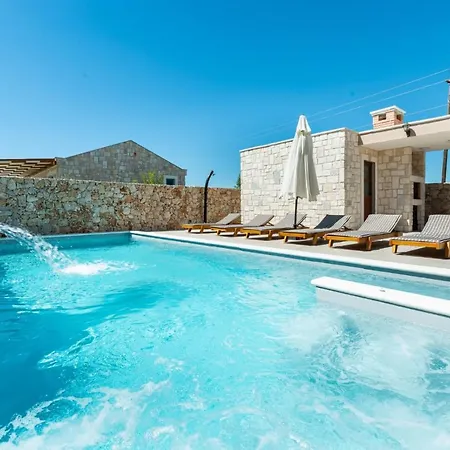 Luxury With Pool,jacuzzi And Sauna 03 - By Ta Leut Agency