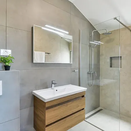 Luxury With Pool,jacuzzi And Sauna 03 - By Ta Leut Agency