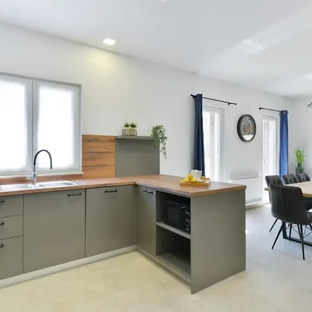 Luxury With Pool,jacuzzi And Sauna 03 - By Ta Leut Agency *