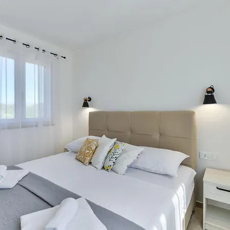 Luxury With Pool,jacuzzi And Sauna 03 - By Ta Leut Agency