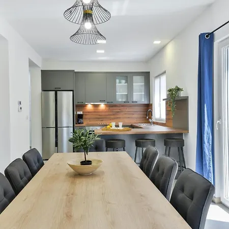 Luxury With Pool,jacuzzi And Sauna 03 - By Ta Leut Agency Villa