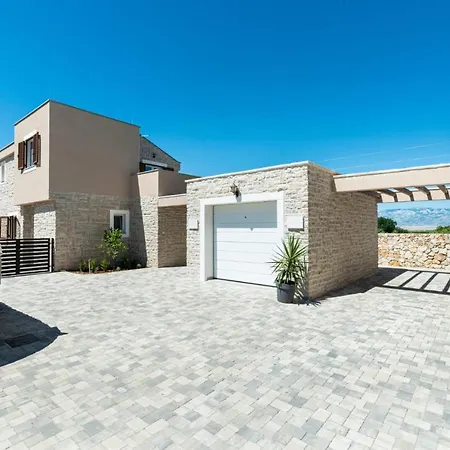 Villa Luxury With Pool,jacuzzi And Sauna 03 - By Ta Leut Agency