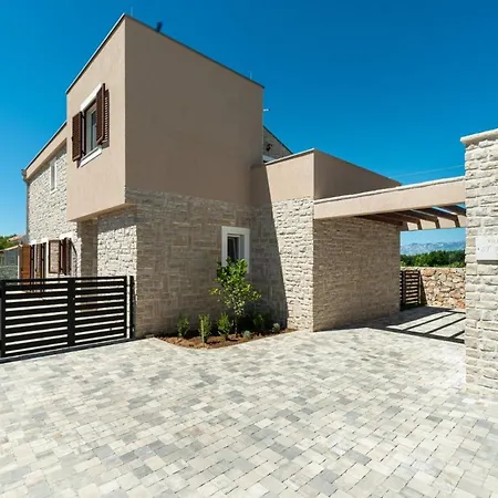 Villa Luxury With Pool,jacuzzi And Sauna 03 - By Ta Leut Agency *