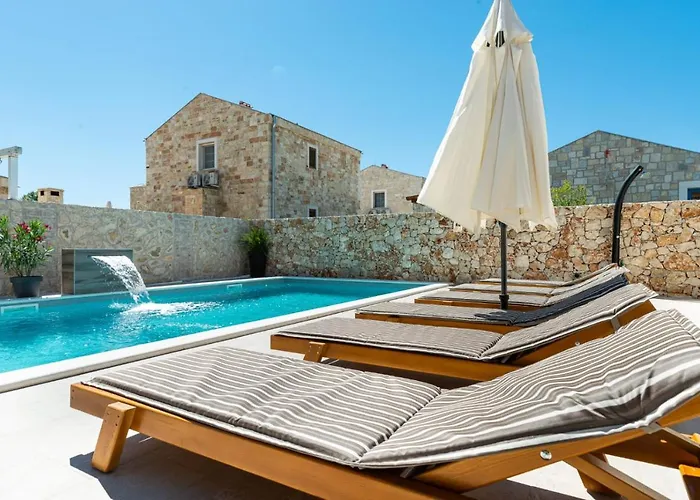 Luxury With Pool,jacuzzi And Sauna 03 - By Ta Leut Agency